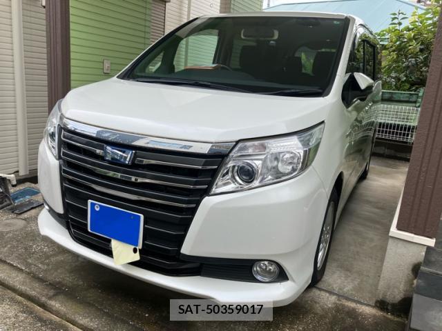 Toyota NOAH 2015-11 8435099-1