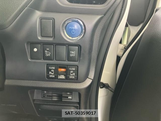 Toyota NOAH 2015-11 8435099-11