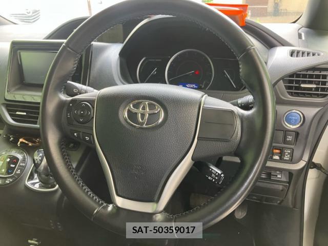 Toyota NOAH 2015-11 8435099-14
