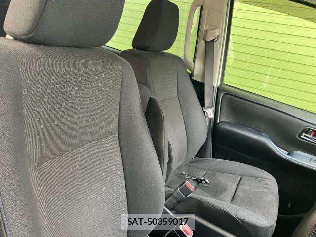 Toyota NOAH 2015-11 8435099-15