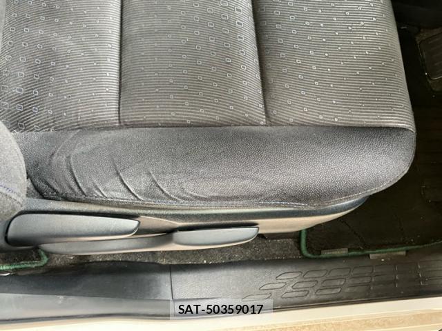 Toyota NOAH 2015-11 8435099-16