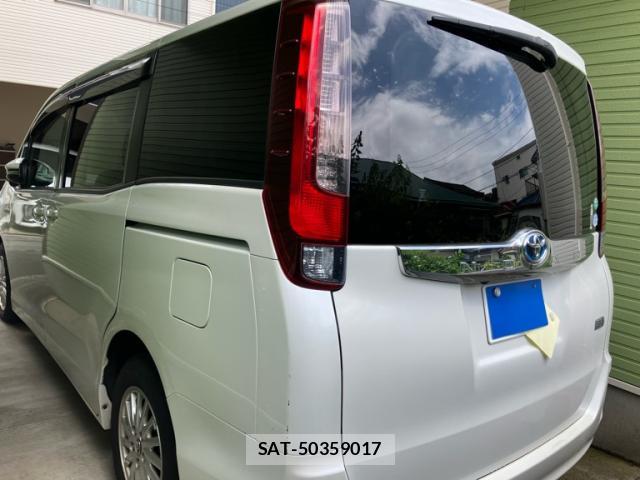 Toyota NOAH 2015-11 8435099-4