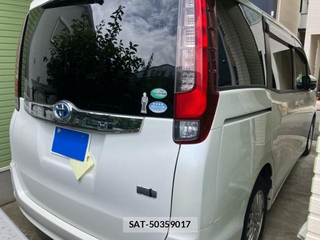 Toyota NOAH 2015-11 8435099-5