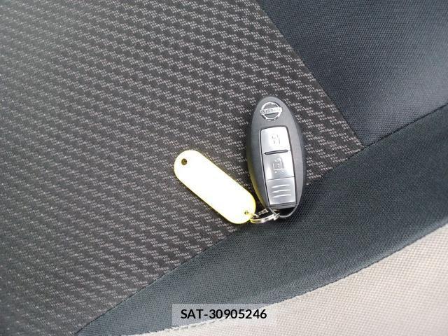 Nissan NOTE 2018-07 8435242-14