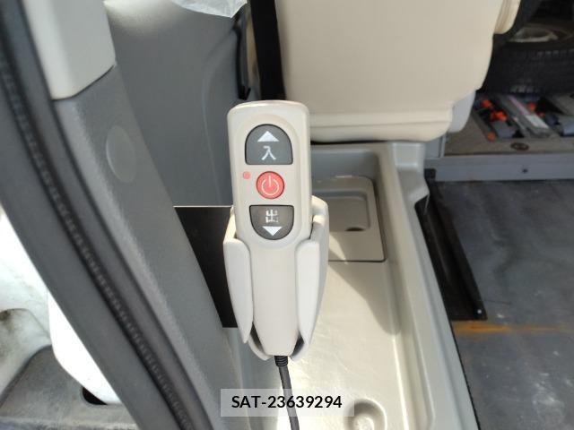 Nissan NV350 Caravan 2019-03 8435102-5