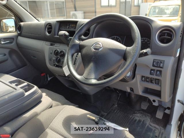 Nissan NV350 Caravan 2019-03 8435102-9