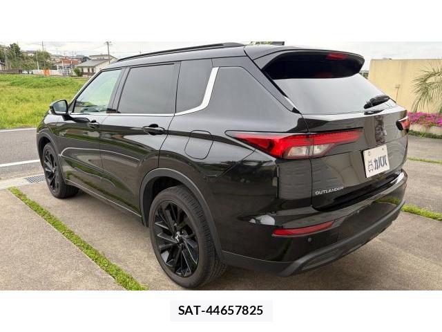 Mitsubishi OUTLANDER PHEV 2023 8434504-13