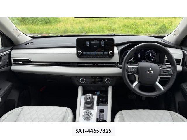 Mitsubishi OUTLANDER PHEV 2023 8434504-4
