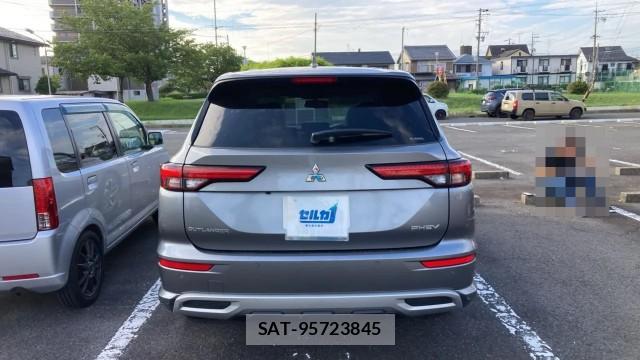 Mitsubishi OUTLANDER PHEV 2022-03 8434754-1