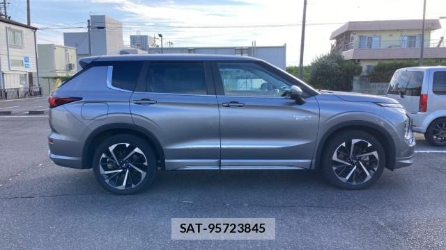 Mitsubishi OUTLANDER PHEV 2022-03 8434754-10