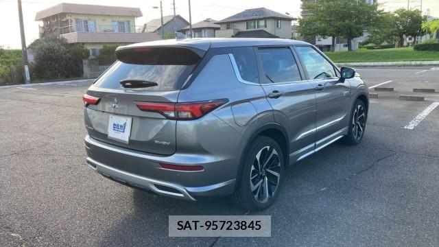 Mitsubishi OUTLANDER PHEV 2022-03 8434754-13