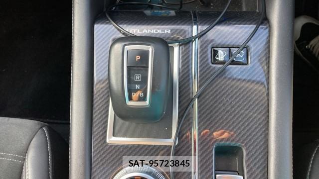 Mitsubishi OUTLANDER PHEV 2022-03 8434754-14