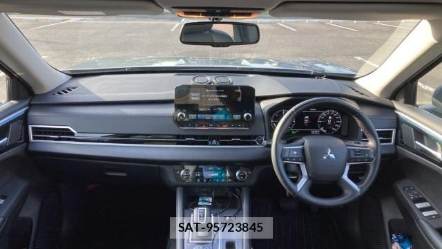Mitsubishi OUTLANDER PHEV 2022-03 8434754-2