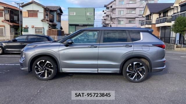 Mitsubishi OUTLANDER PHEV 2022-03 8434754-3