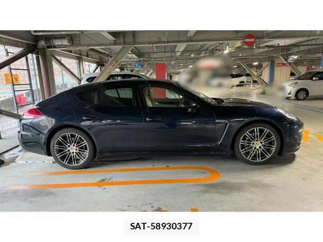 Porsche PANAMERA 2017 8434310-2