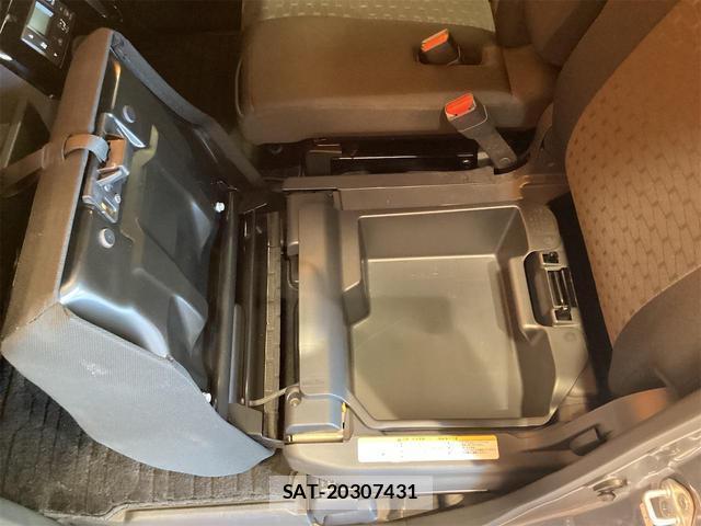 Toyota Pixis Mega 2017-08 8433709-11