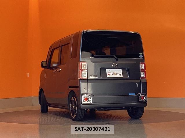 Toyota Pixis Mega 2017-08 8433709-2