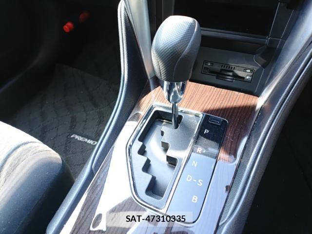 Toyota PREMIO 2017-07 8433918-11