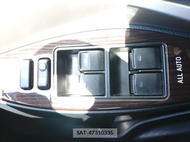 Toyota PREMIO 2017-07 8433918-13