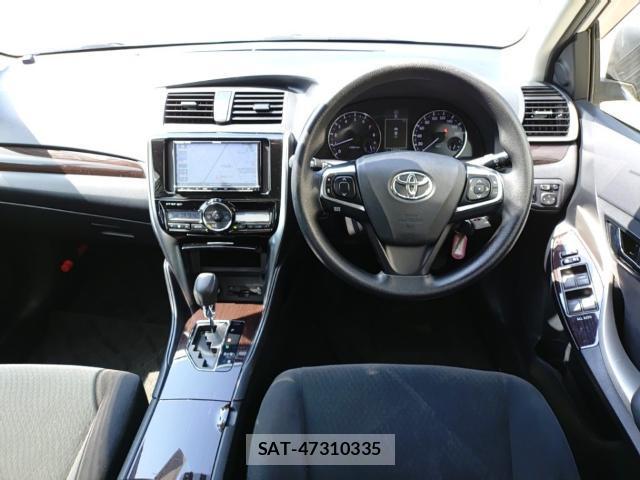 Toyota PREMIO 2017-07 8433918-2