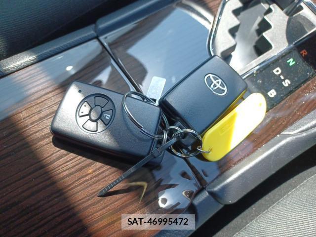 Toyota PREMIO 2017-08 8435250-14