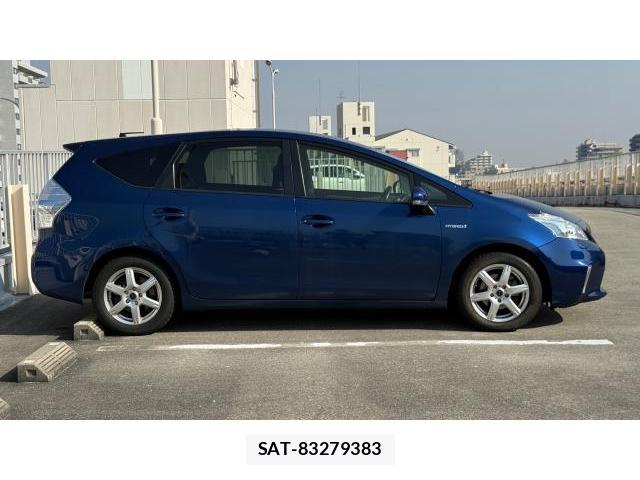 Toyota PRIUS ALPHA 2014 8434428-2