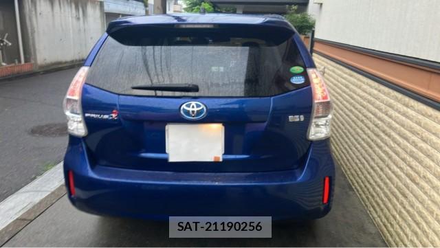 Toyota PRIUS ALPHA 2013-10 8434737-1