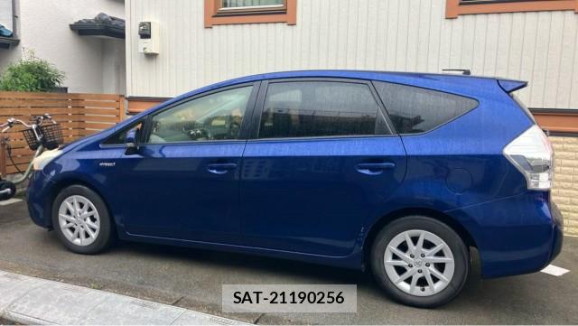 Toyota PRIUS ALPHA 2013-10 8434737-10