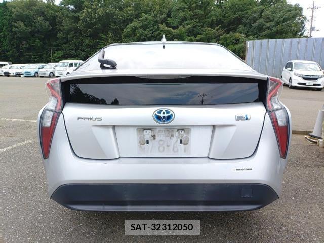 Toyota PRIUS 2017-01 8433920-1