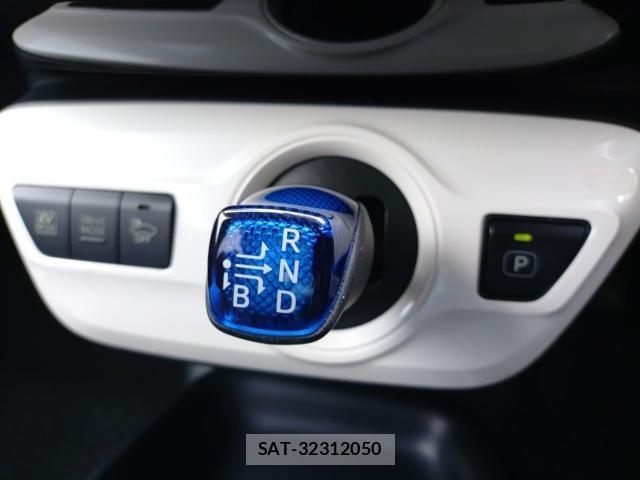 Toyota PRIUS 2017-01 8433920-11