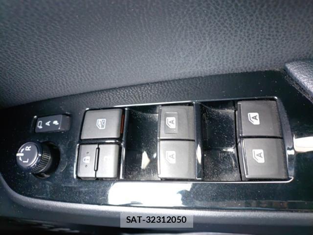 Toyota PRIUS 2017-01 8433920-13