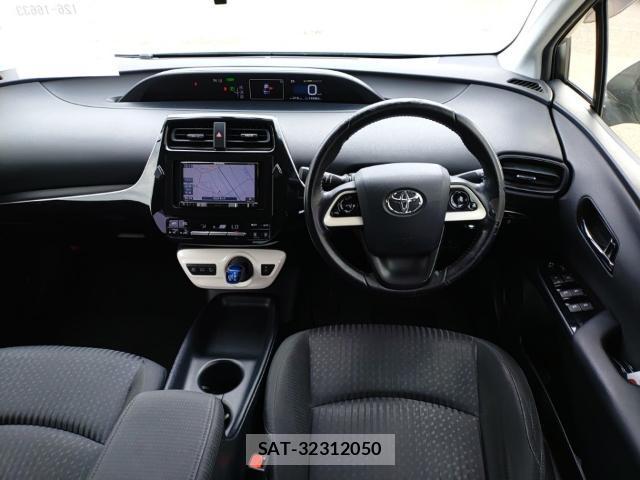 Toyota PRIUS 2017-01 8433920-2