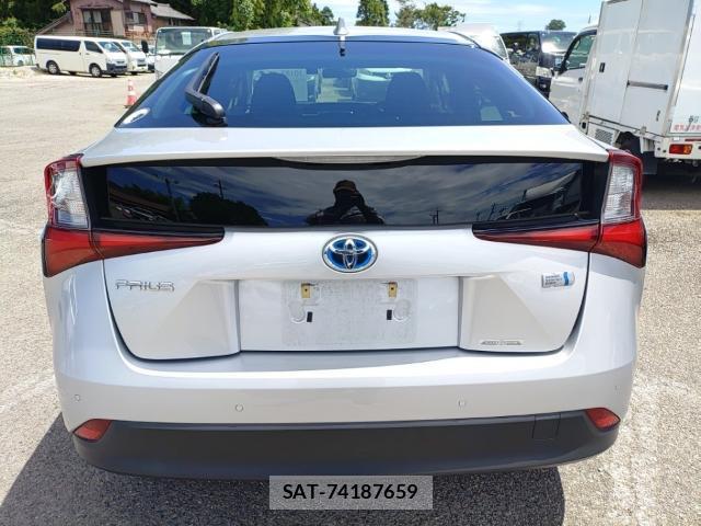 Toyota PRIUS 2021-05 8433967-1