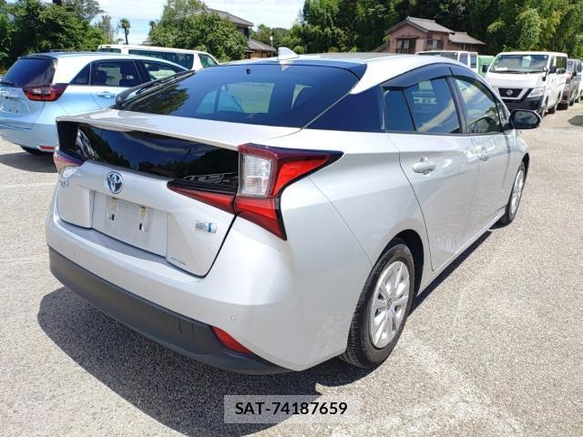 Toyota PRIUS 2021-05 8433967-4