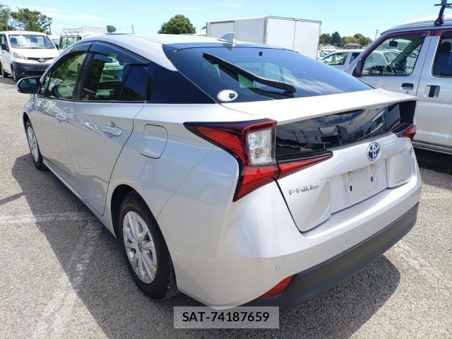 Toyota PRIUS 2021-05 8433967-5