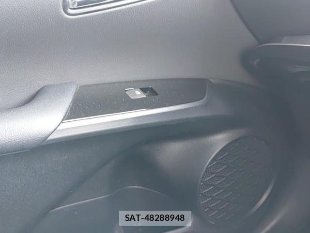 Toyota PRIUS 2017-08 8433977-12