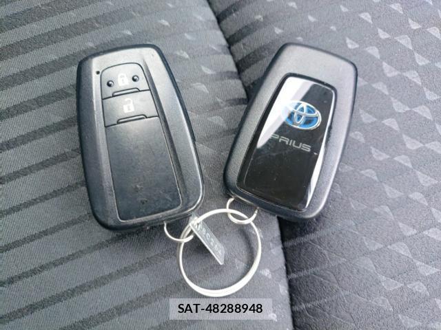Toyota PRIUS 2017-08 8433977-14