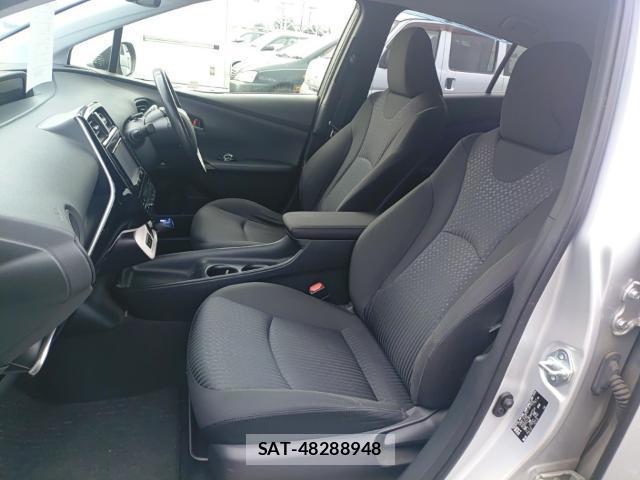Toyota PRIUS 2017-08 8433977-15