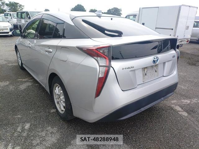Toyota PRIUS 2017-08 8433977-5