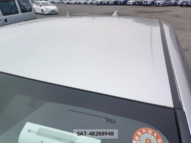 Toyota PRIUS 2017-08 8433977-6