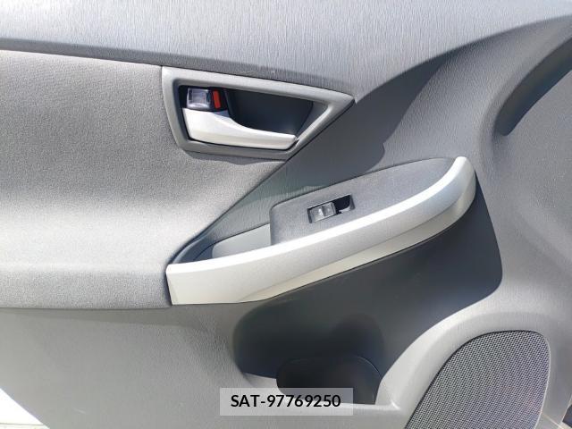Toyota PRIUS 2011-07 8434181-12