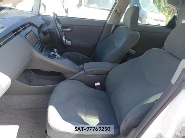Toyota PRIUS 2011-07 8434181-15