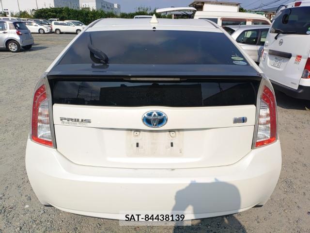 Toyota PRIUS 2013-07 8434182-1