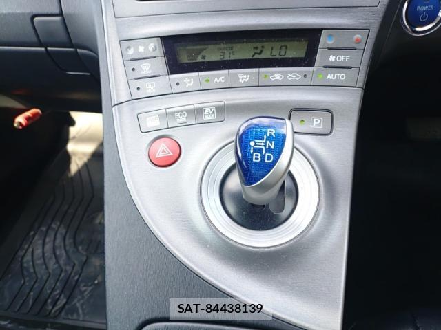 Toyota PRIUS 2013-07 8434182-11