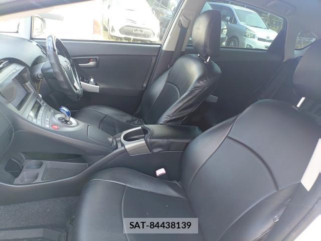 Toyota PRIUS 2013-07 8434182-15