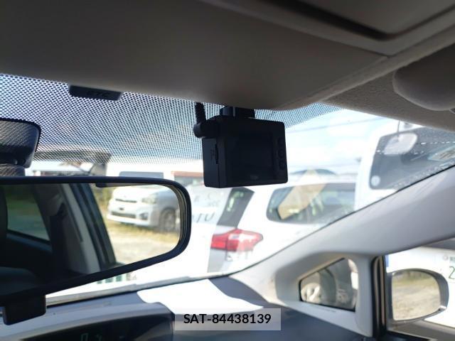 Toyota PRIUS 2013-07 8434182-16