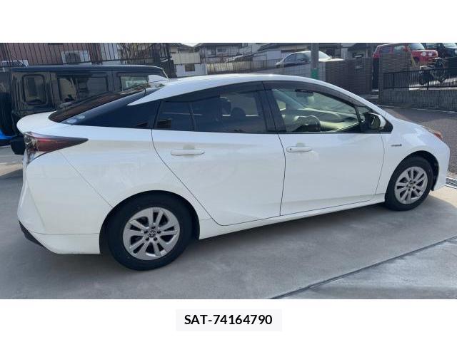 Toyota PRIUS 2016 8434407-2
