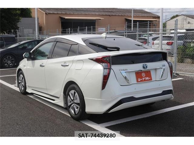 Toyota PRIUS 2016-03 8434939-11