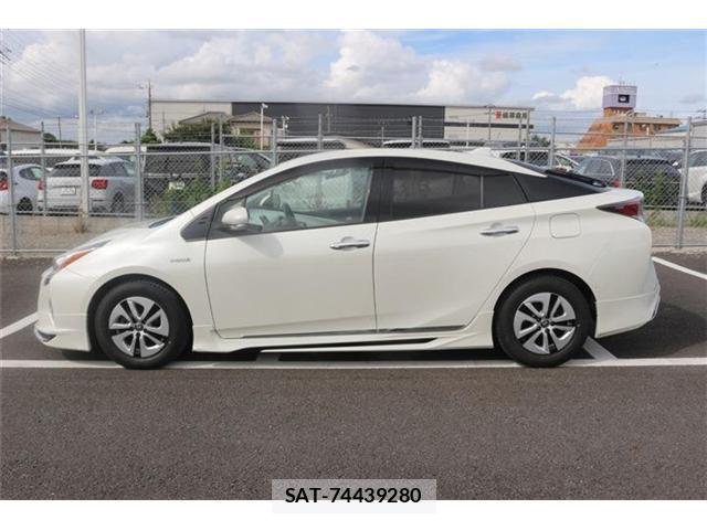 Toyota PRIUS 2016-03 8434939-12