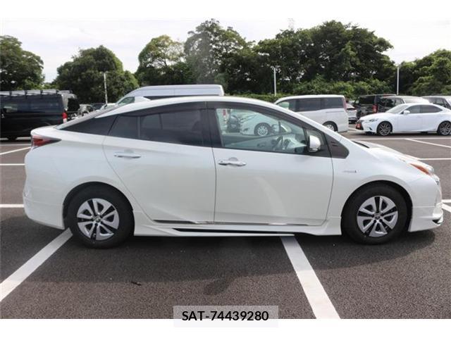 Toyota PRIUS 2016-03 8434939-8